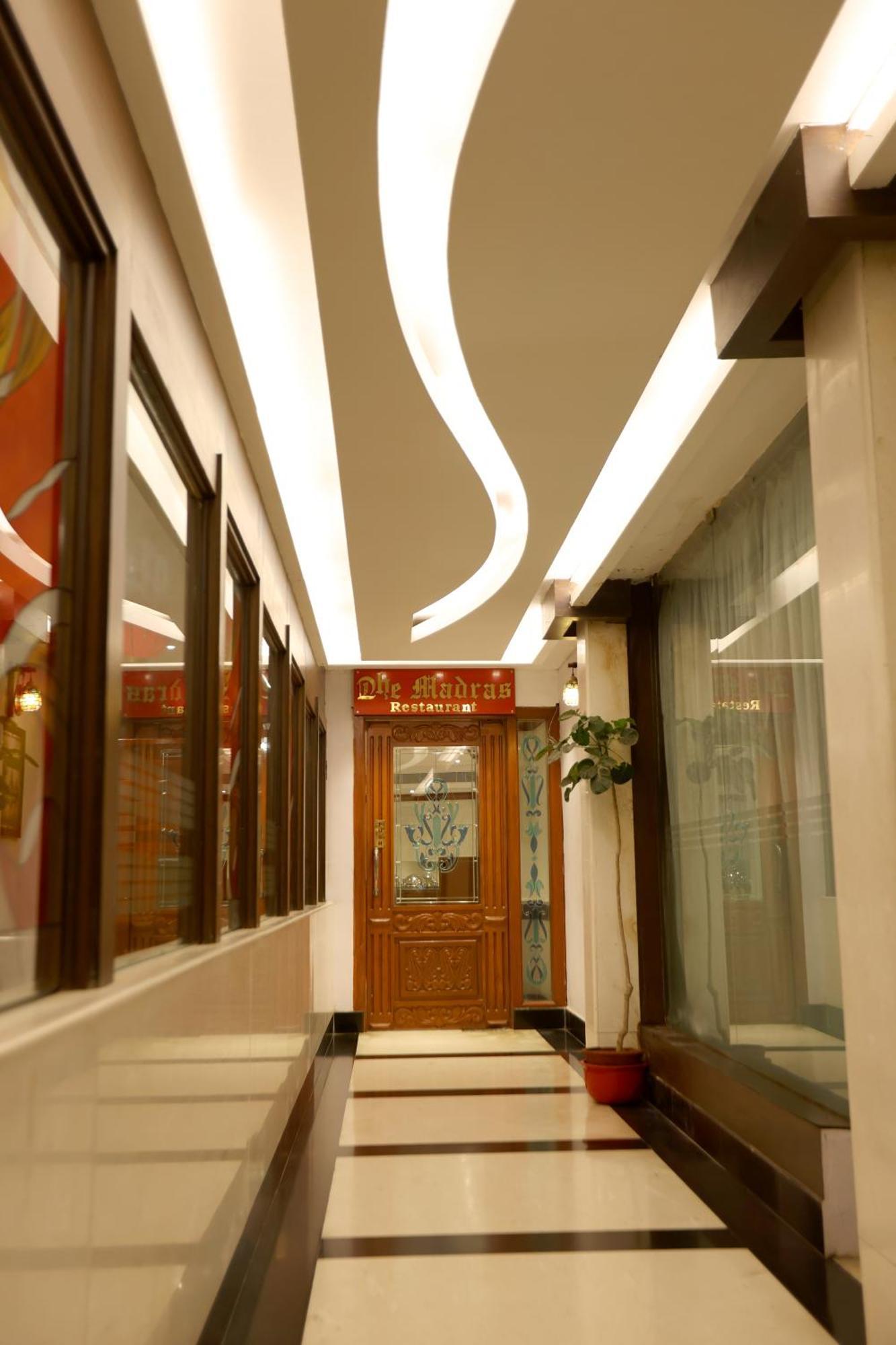 Hotel Breeze Residency